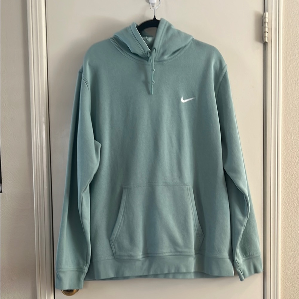 Nike Club Fleece Men’s Pullover Hoodie. NWOT